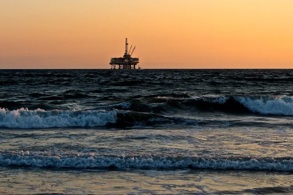 oil rig, sea, oil-2191711.jpg